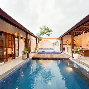 Apple & Seminyak (Bali)